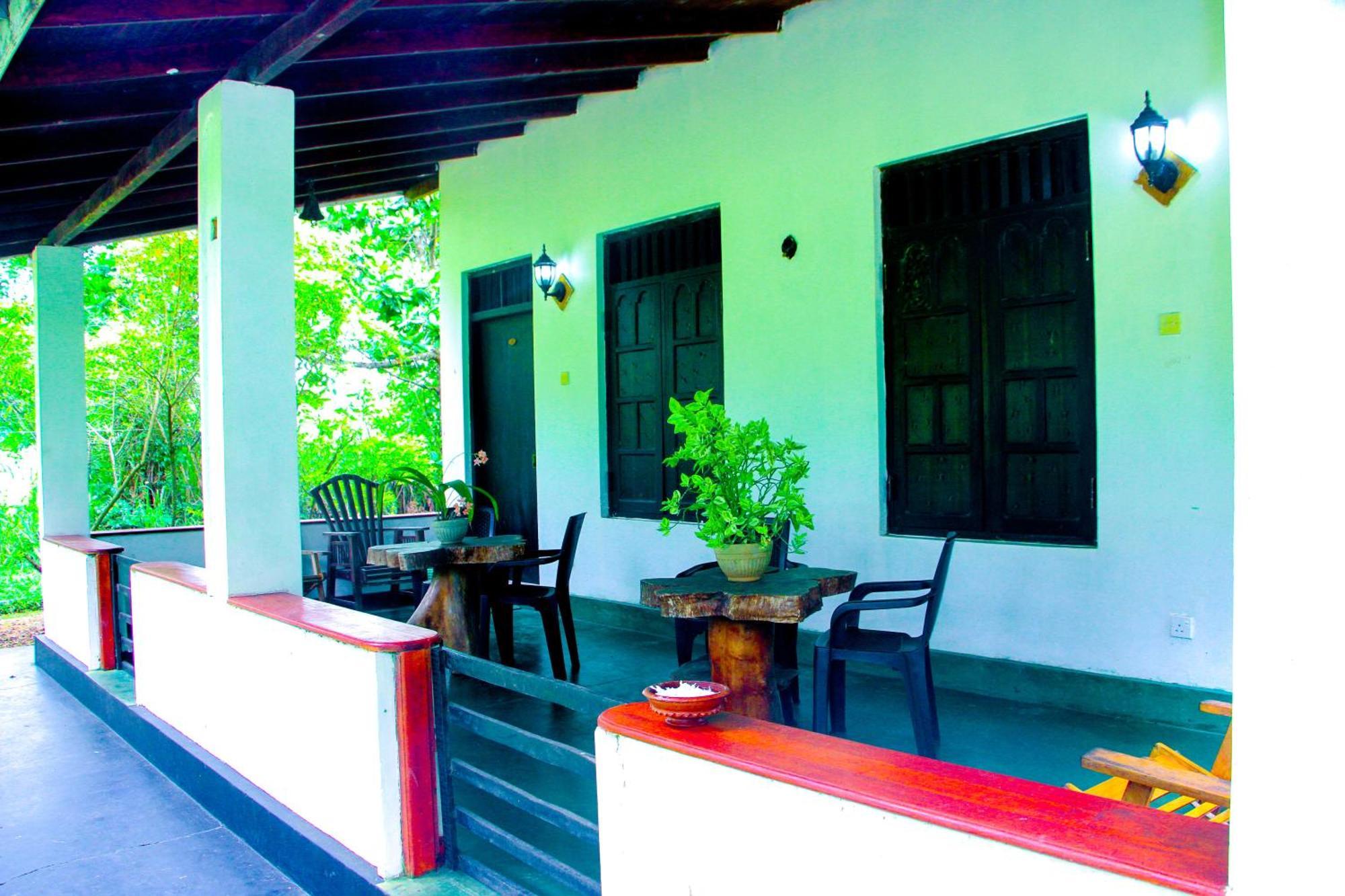 Banana Rest Sigiriya Bed & Breakfast Exterior photo