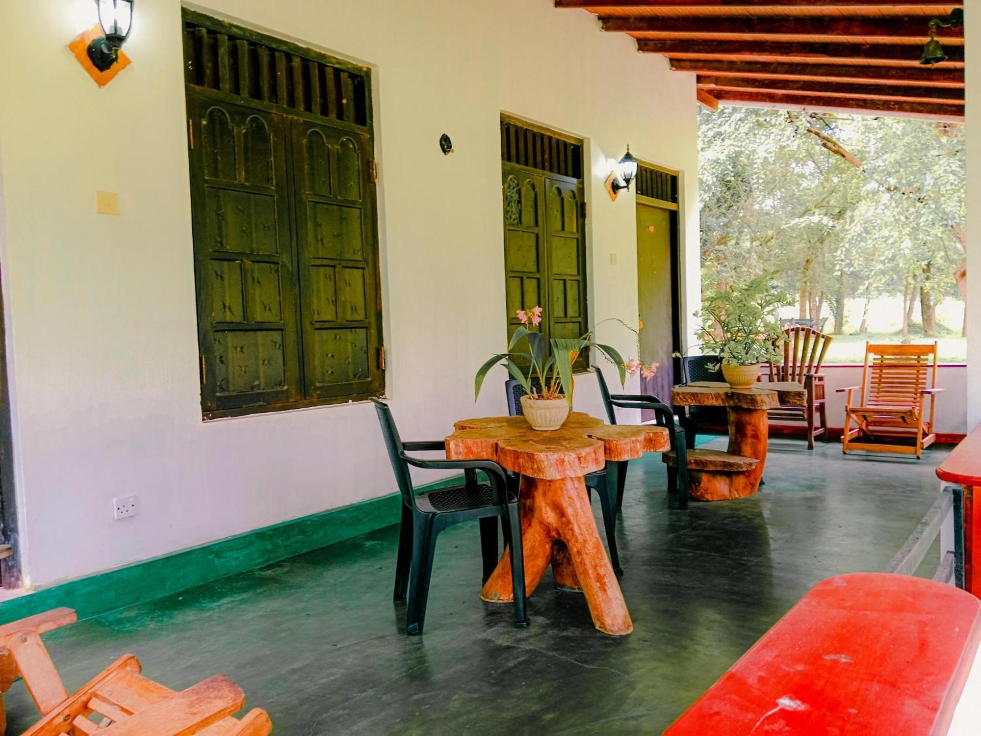 Banana Rest Sigiriya Bed & Breakfast Exterior photo
